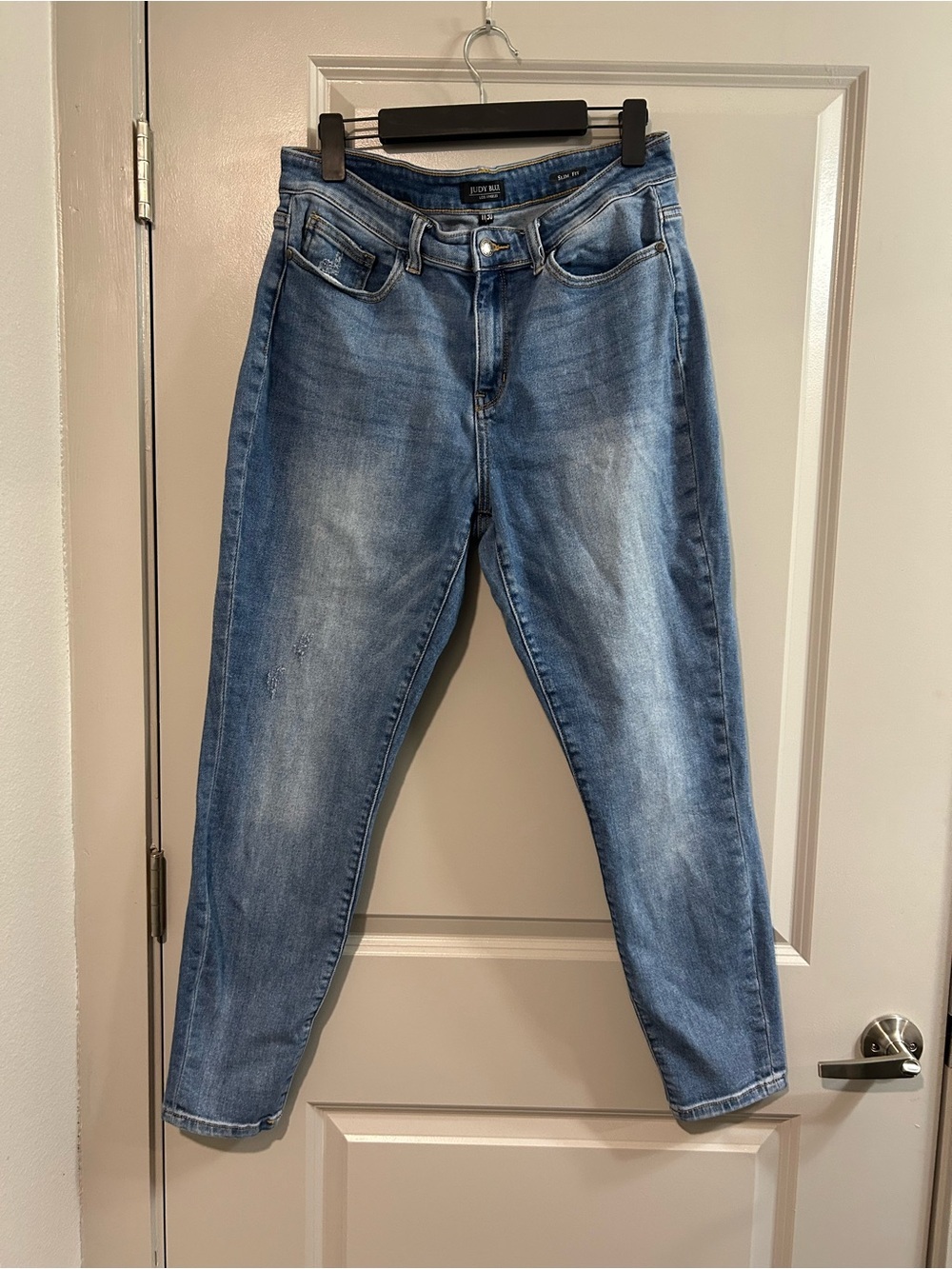 Judy Blue Women’s Light Blue distressed style Slim fit Jeans